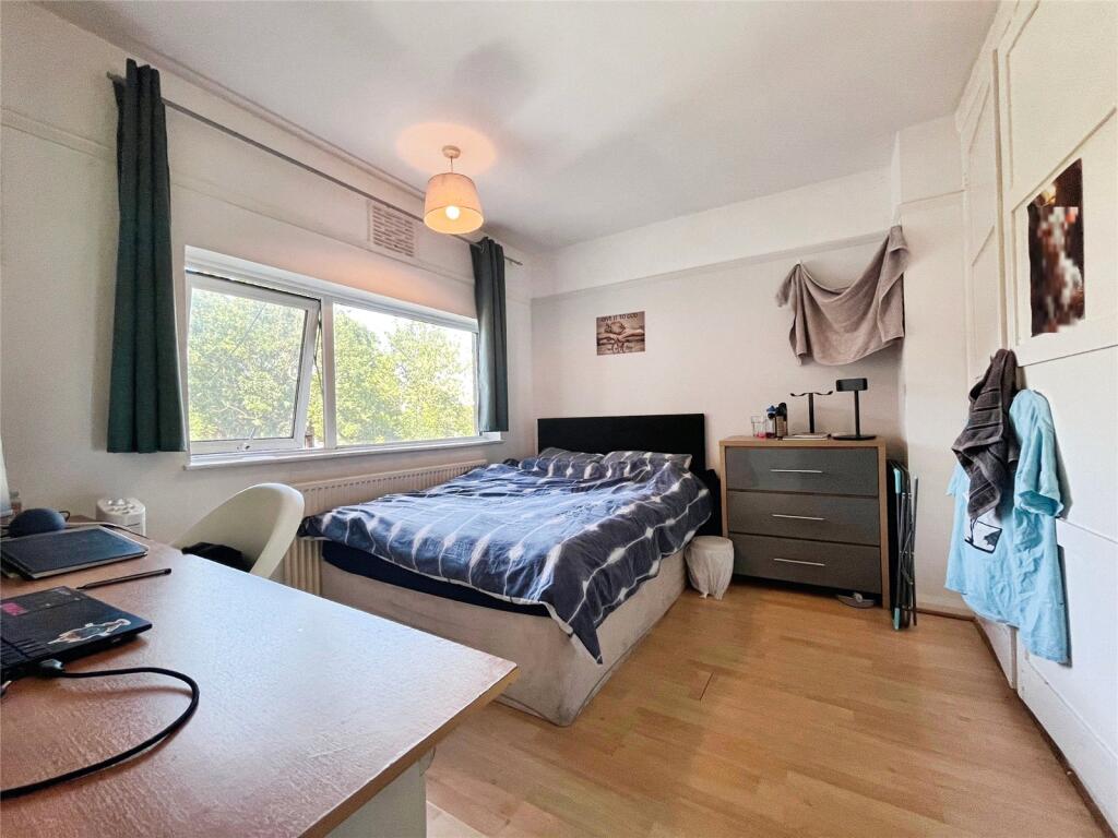 1 bed House Share for rent in Bishopsgate. From Townends Regents 1 bed House Share for rent in Bishopsgate. From Townends Regents