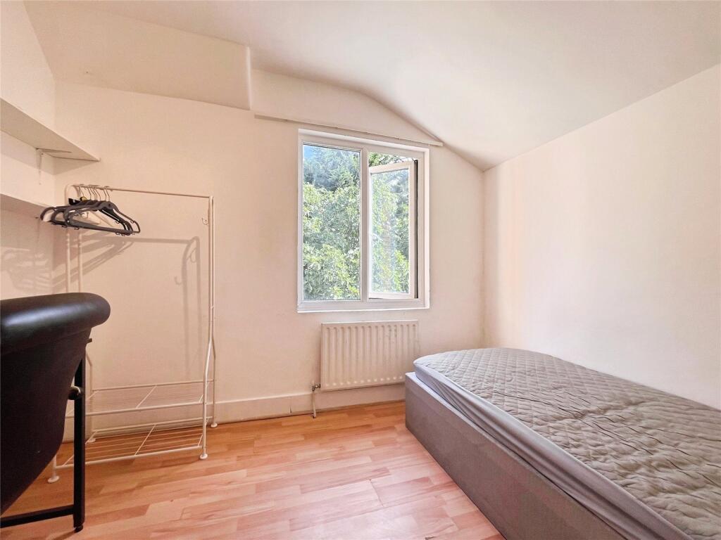 5 bed House Share for rent in Egham. From Townends Regents