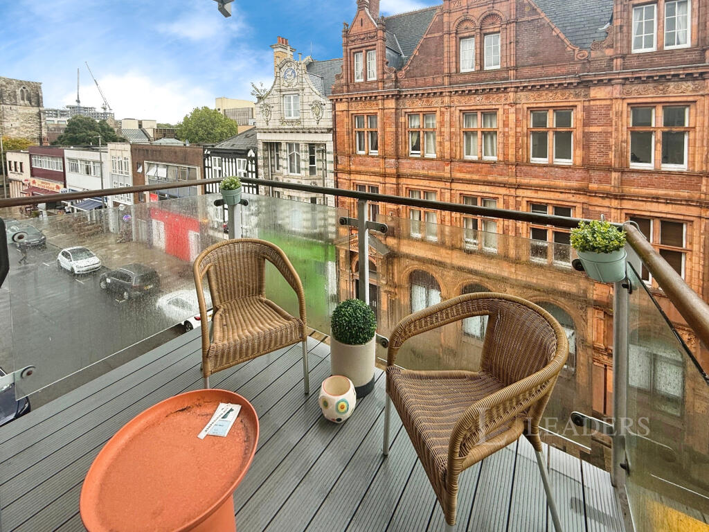 4 bed 1st Floor Flat for rent in Southampton. From Leaders Waterside Properties Sales - Ocean Village