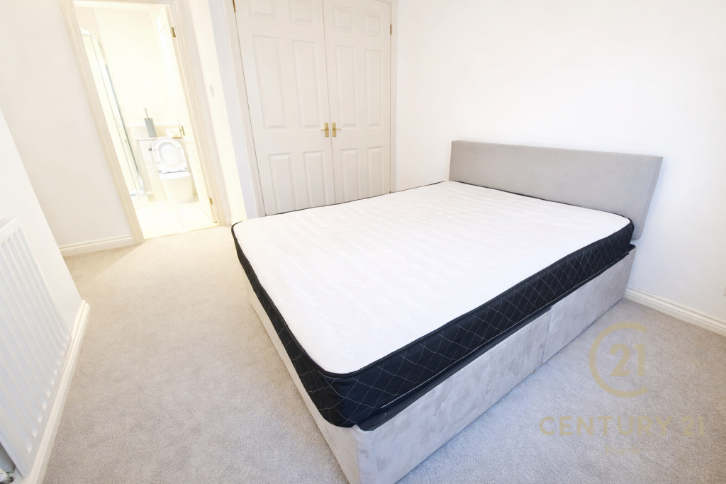 3 bed Apartment for rent in Surbiton. From Century 21 Royale - Kingston Upon Thames