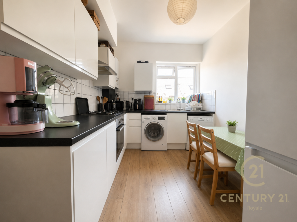 5 bed 1st Floor Flat for rent in Kingston upon Thames. From Century 21 Royale - Kingston Upon Thames 5 bed 1st Floor Flat for rent in Kingston upon Thames. From Century 21 Royale - Kingston Upon Thames