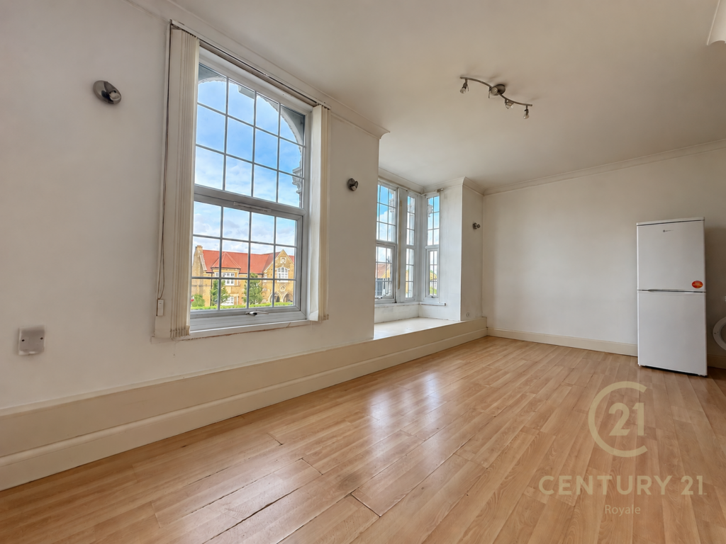 1 bed 1st Floor Flat for rent in Surbiton. From Century 21 Royale - Kingston Upon Thames