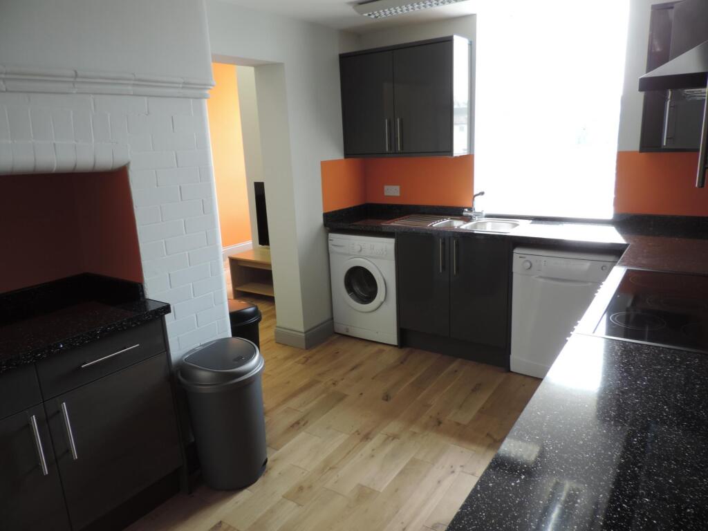 6 bed 1st Floor Flat for rent in Gillingham. From JG Student Lets Ltd - Kent