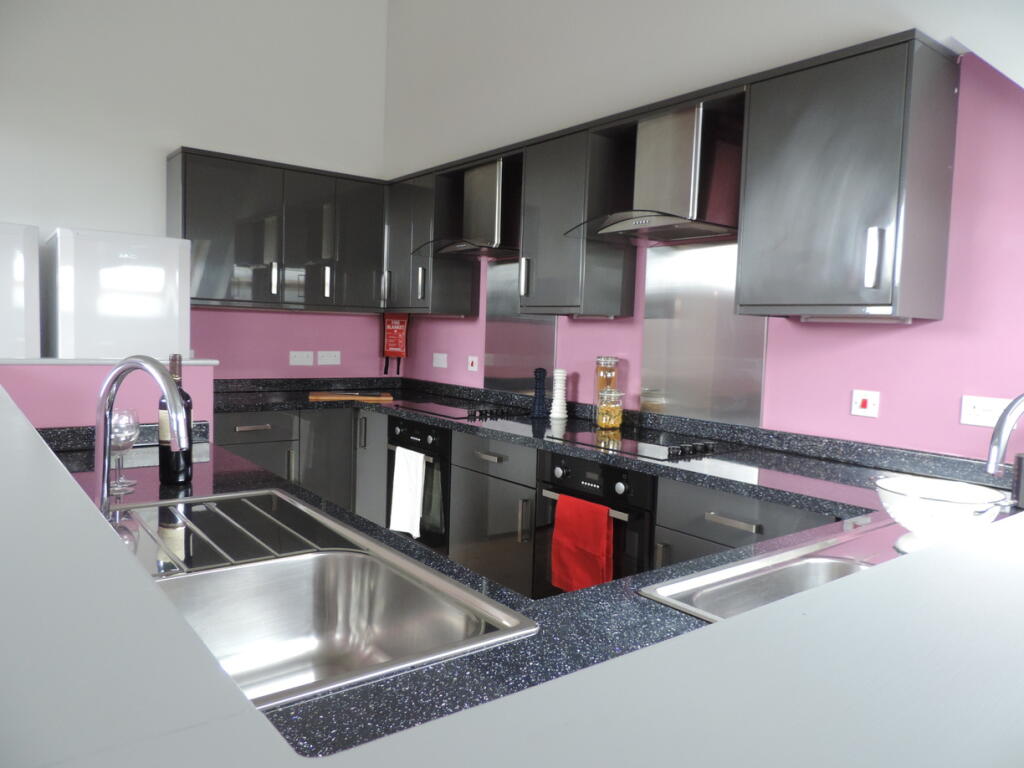 7 bed Detached for rent in Gillingham. From JG Student Lets Ltd - Kent
