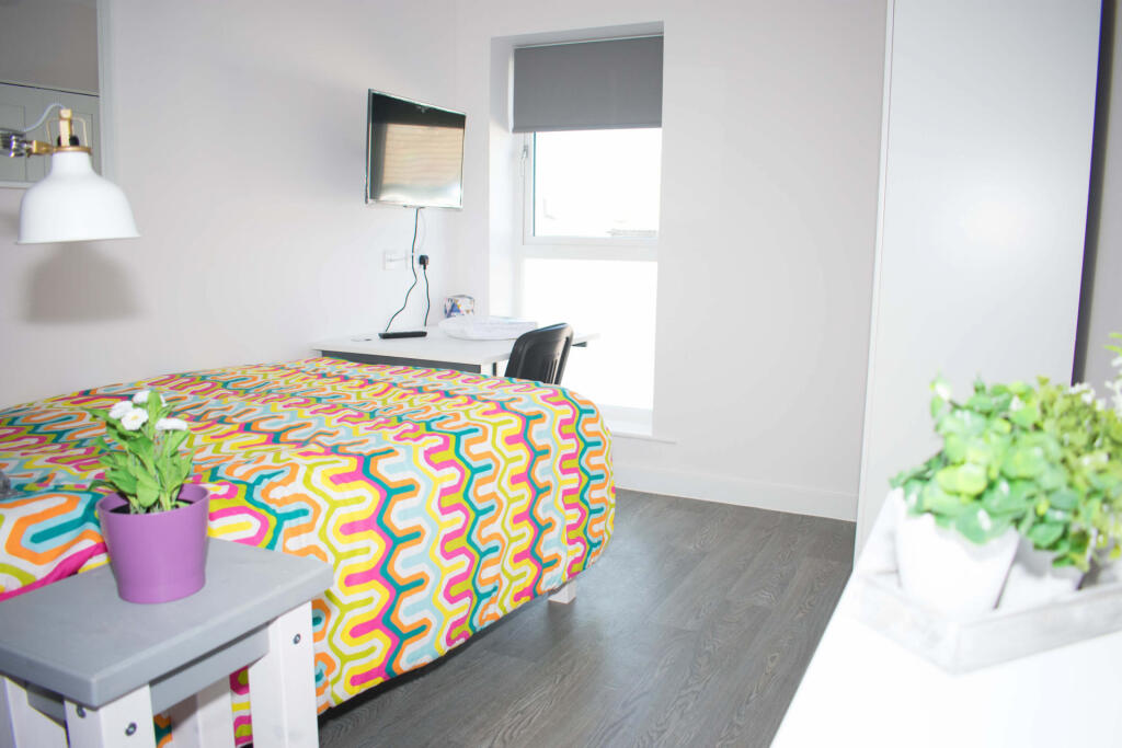 8 bed Private Halls for rent in Gillingham. From JG Student Lets Ltd - Kent