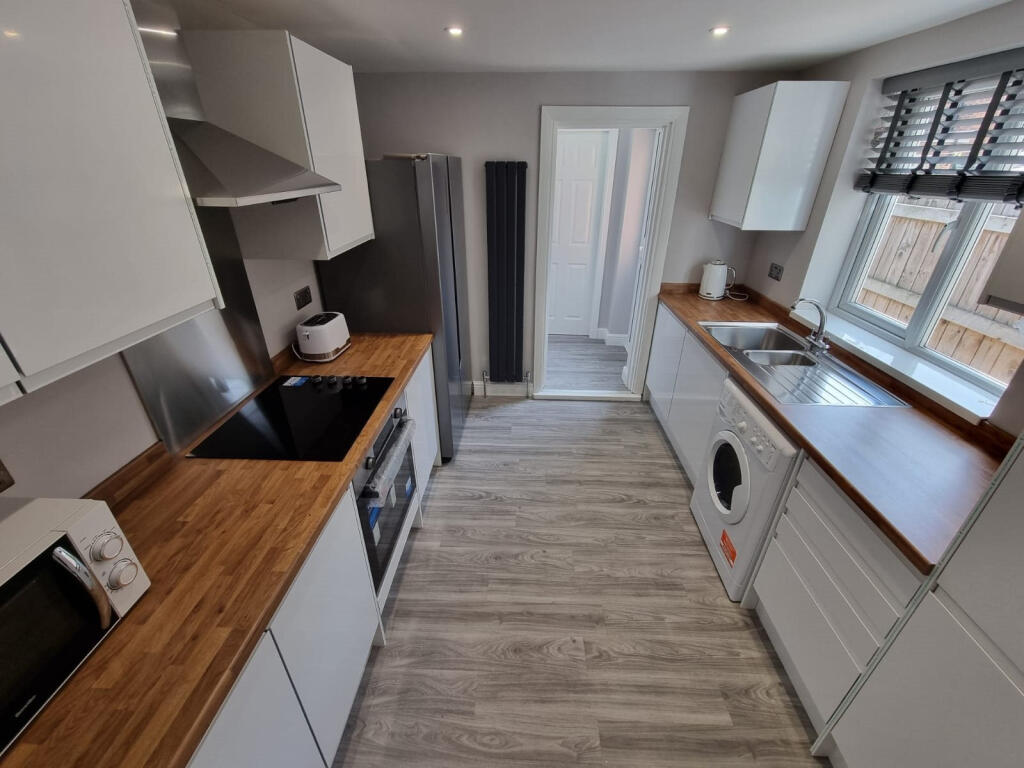 4 bed Detached for rent in Hull. From Loc8me - Covering Hull