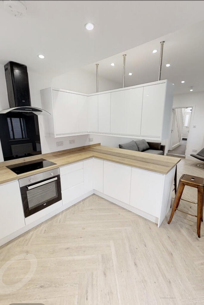 5 bed Detached for rent in Hull. From Loc8me - Covering Hull