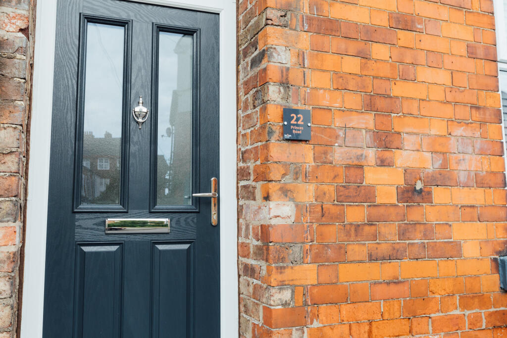 6 bed Detached for rent in Hull. From Loc8me - Covering Hull