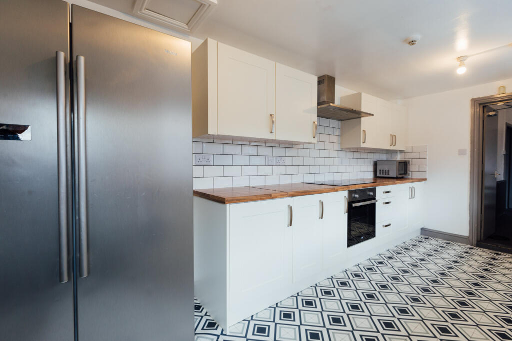 6 bed Detached for rent in Hull. From Loc8me - Covering Hull