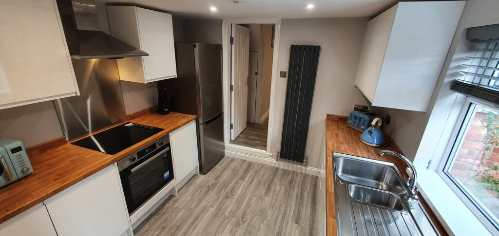 4 bed Detached for rent in Hull. From Loc8me - Covering Hull