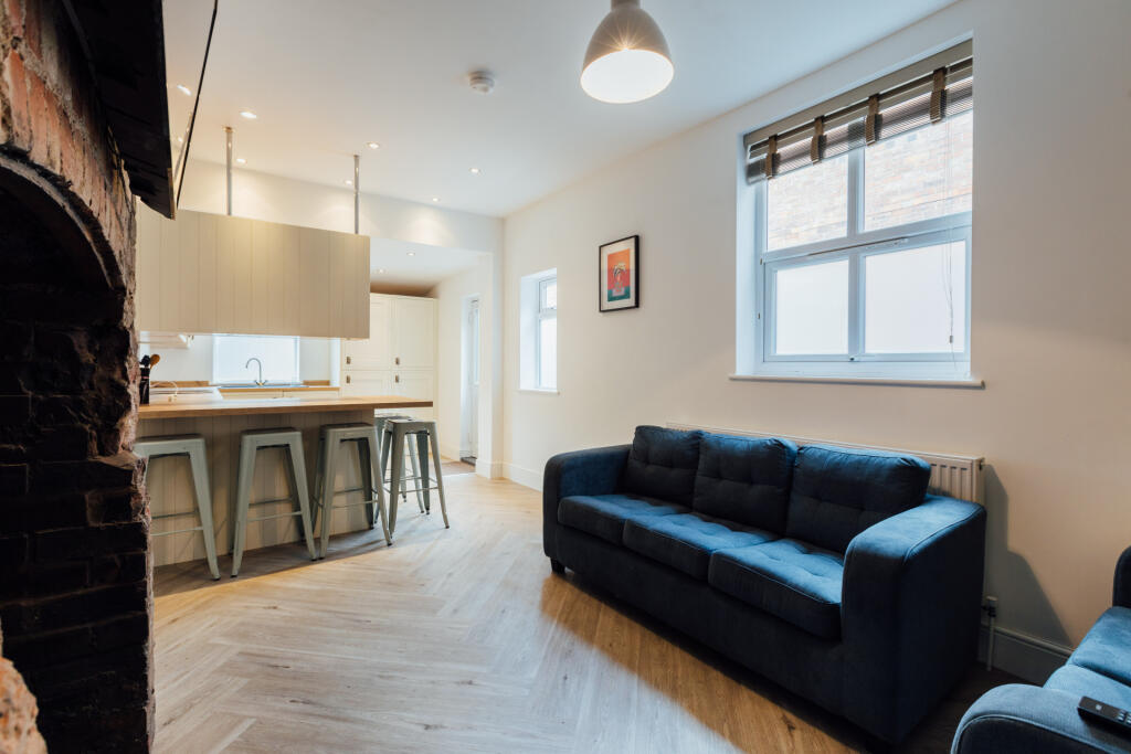 5 bed Detached for rent in Hull. From Loc8me - Covering Hull