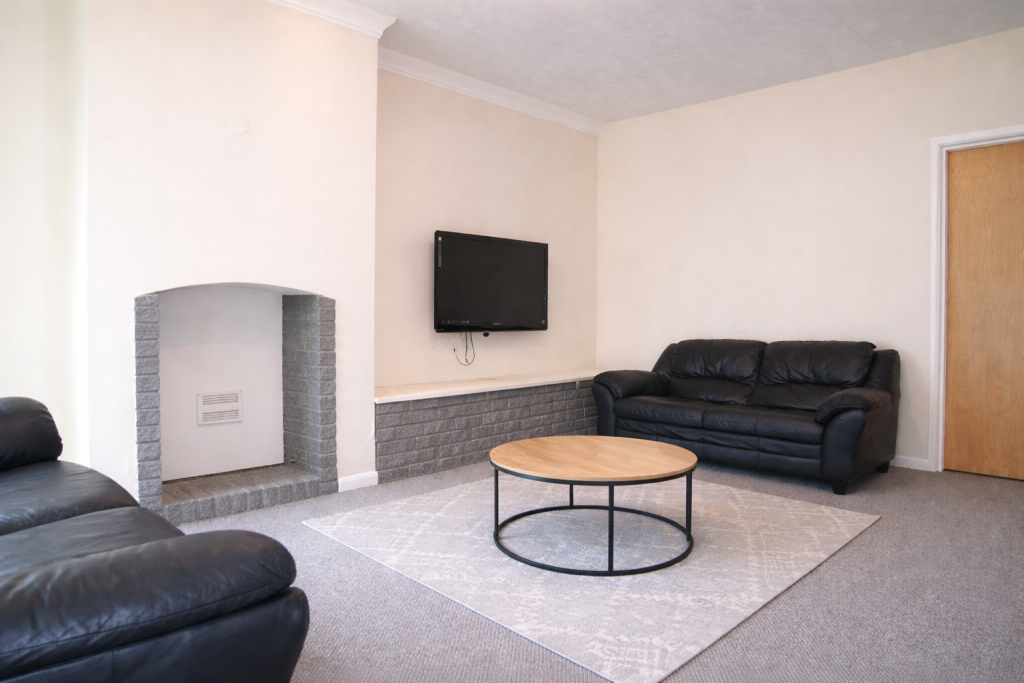 5 bed Detached for rent in Lincoln. From Loc8me - Covering Lincoln