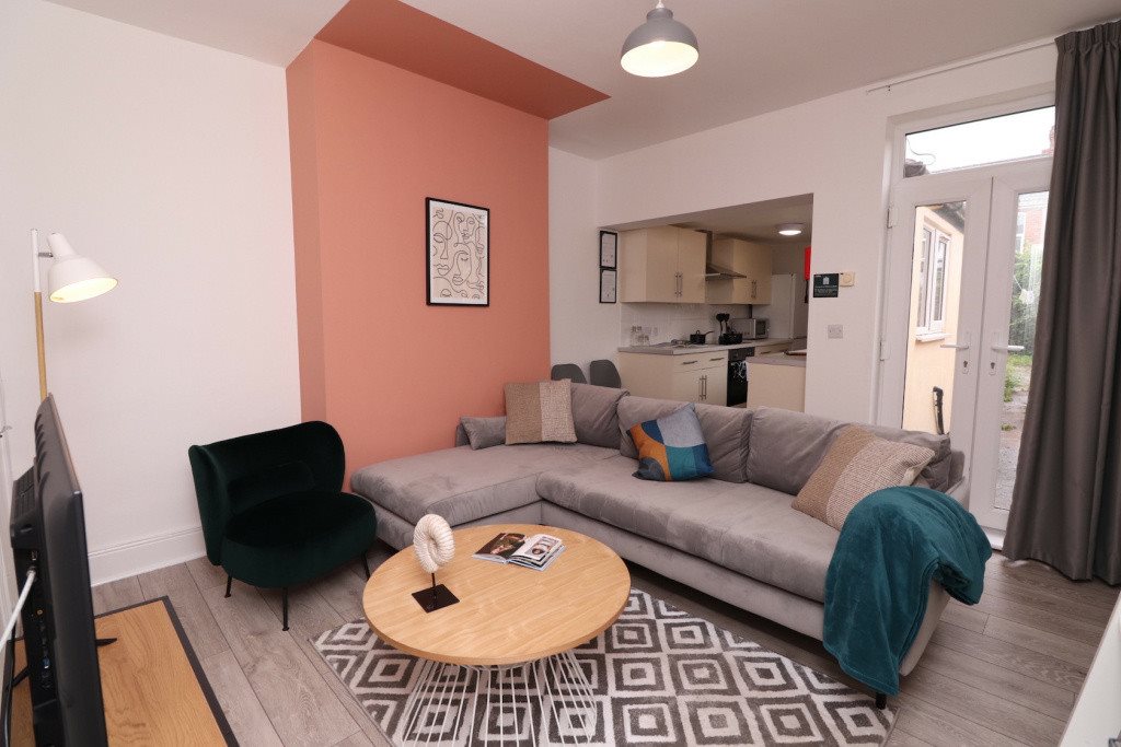 7 bed House for rent in Manchester. From Loc8me - Manchester