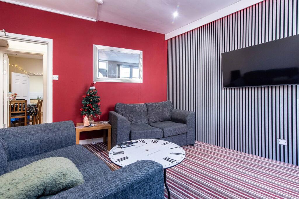 4 bed Mid Terraced House for rent in Nottingham. From FHP Living - Nottingham 4 bed Mid Terraced House for rent in Nottingham. From FHP Living - Nottingham