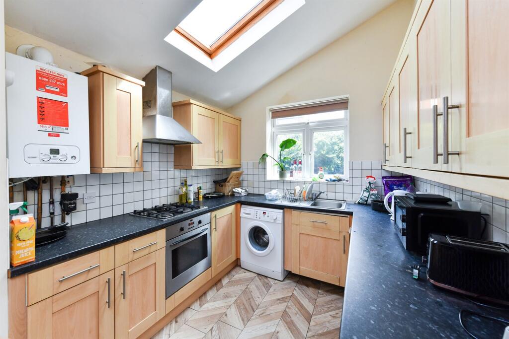 4 bed Semi Detached for rent in West Bridgford. From FHP Living - Nottingham 4 bed Semi Detached for rent in West Bridgford. From FHP Living - Nottingham