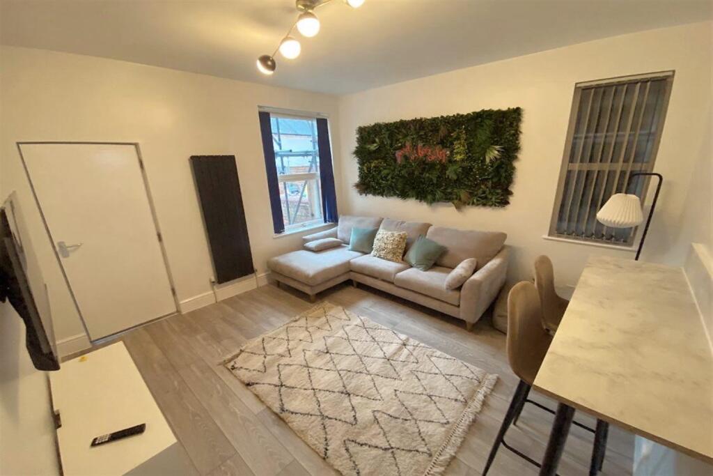 5 bed Semi Detached for rent in Nottingham. From FHP Living - Nottingham