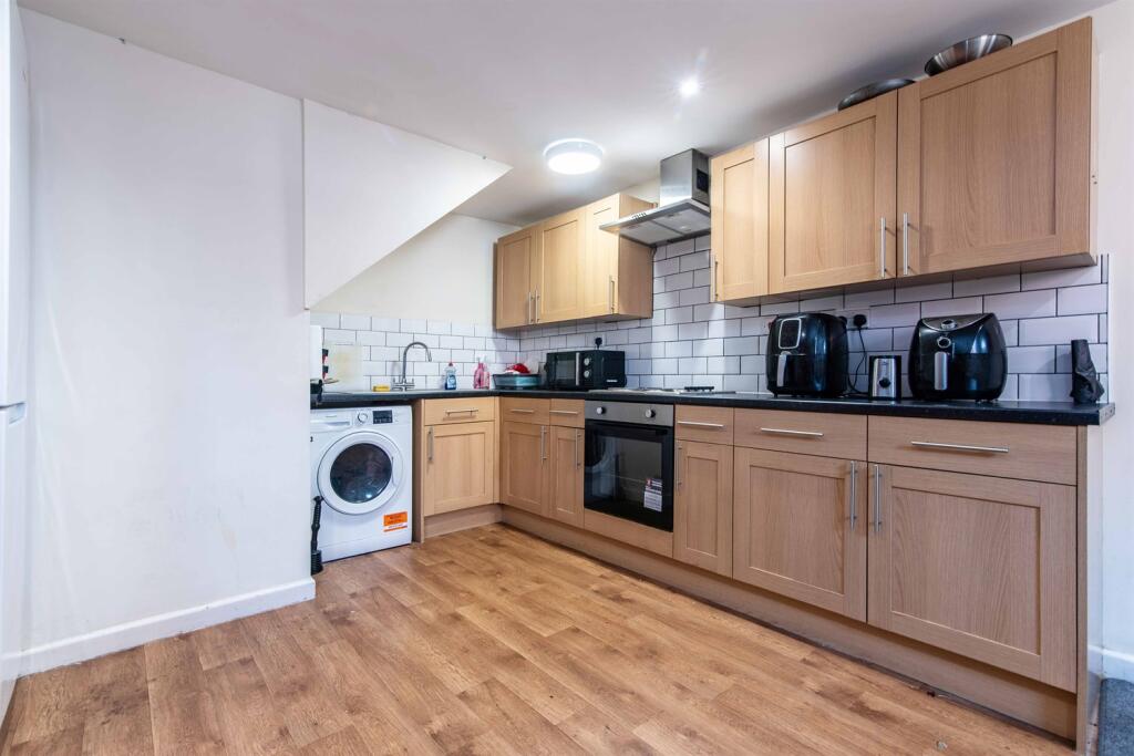 3 bed Mid Terraced House for rent in Nottingham. From FHP Living - Nottingham