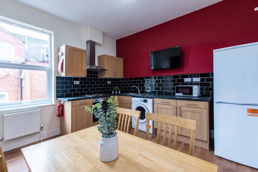 4 bed 1st Floor Flat for rent in Nottingham. From FHP Living - Nottingham
