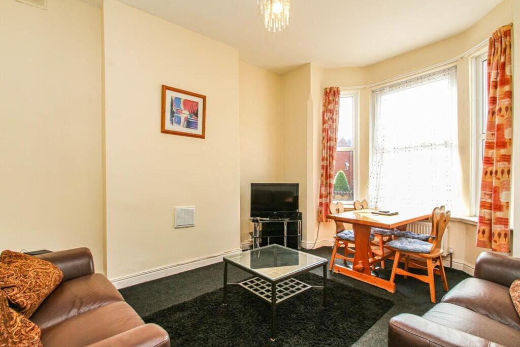 5 bed Detached for rent in Nottingham. From FHP Living - Nottingham