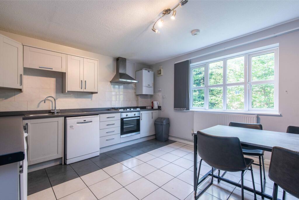 5 bed Mid Terraced House for rent in Nottingham. From FHP Living - Nottingham