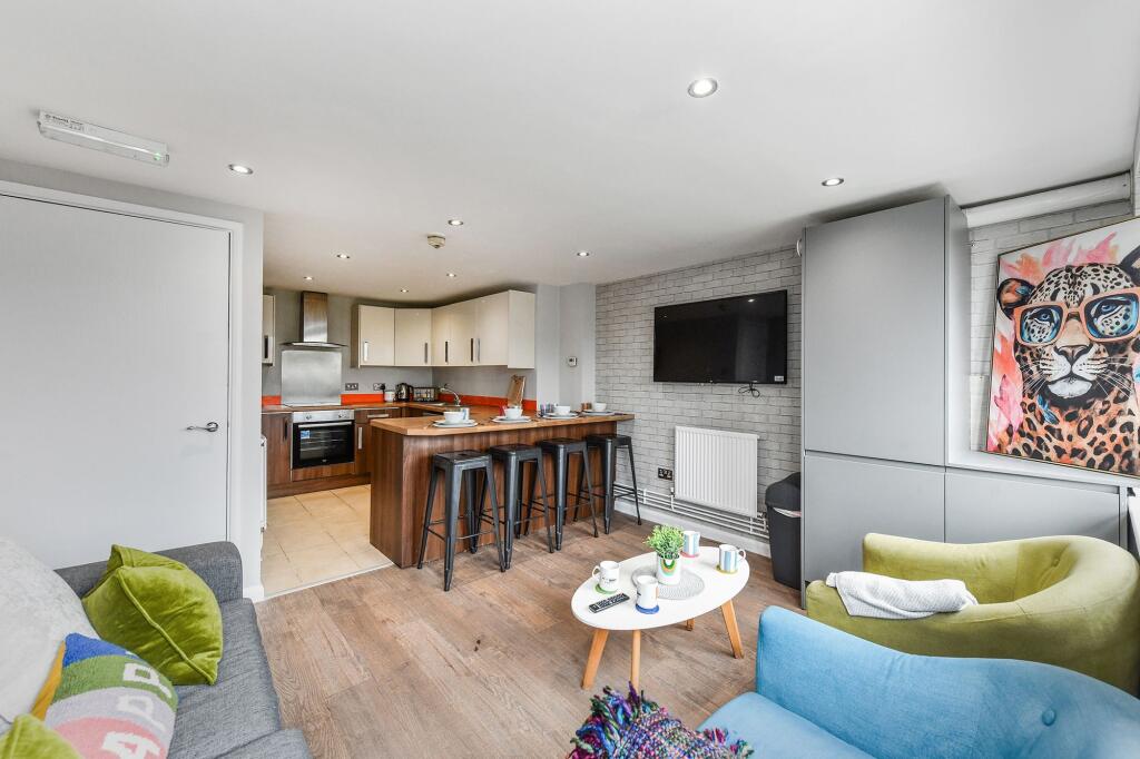 5 bed 1st Floor Flat for rent in Nottingham. From FHP Living - Nottingham
