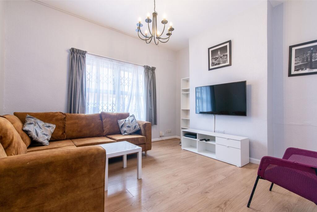6 bed Mid Terraced House for rent in Nottingham. From FHP Living - Nottingham
