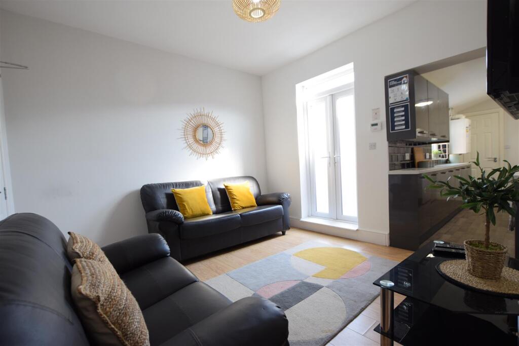 5 bed Mid Terraced House for rent in Riseholme. From Cloud Lettings Ltd - Lincoln