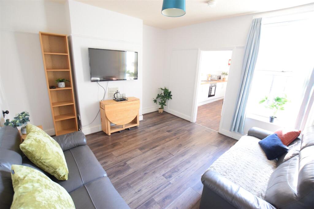 4 bed Mid Terraced House for rent in Lincoln. From Cloud Lettings Ltd - Lincoln