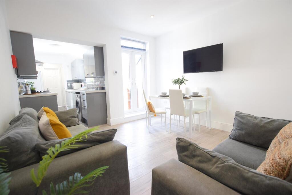 5 bed Mid Terraced House for rent in Harmston. From Cloud Lettings Ltd - Lincoln