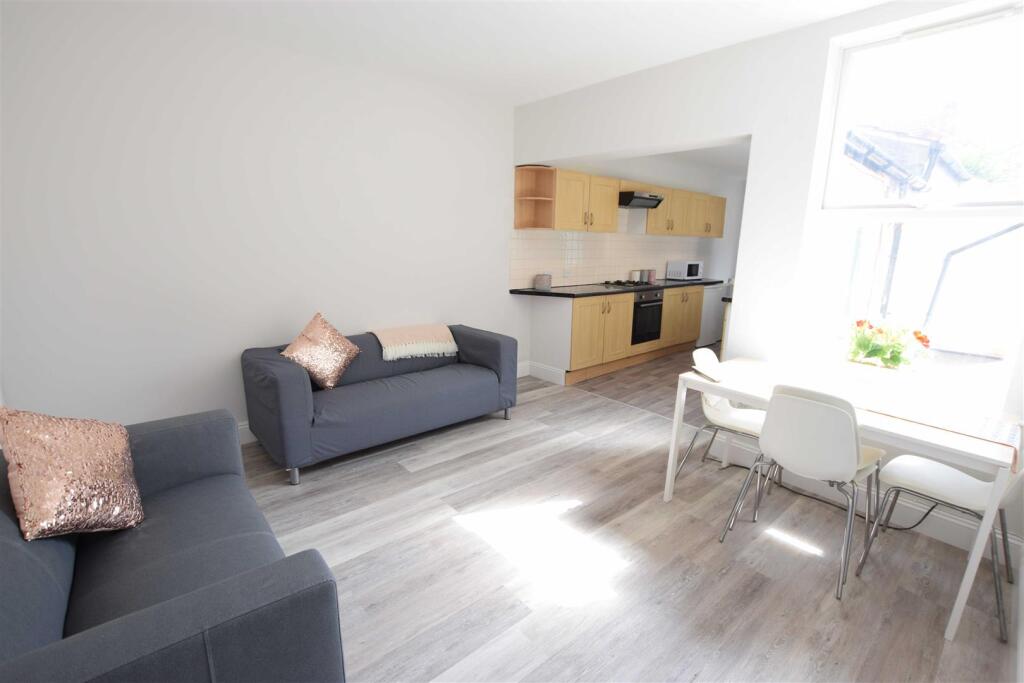 5 bed Mid Terraced House for rent in Harmston. From Cloud Lettings Ltd - Lincoln