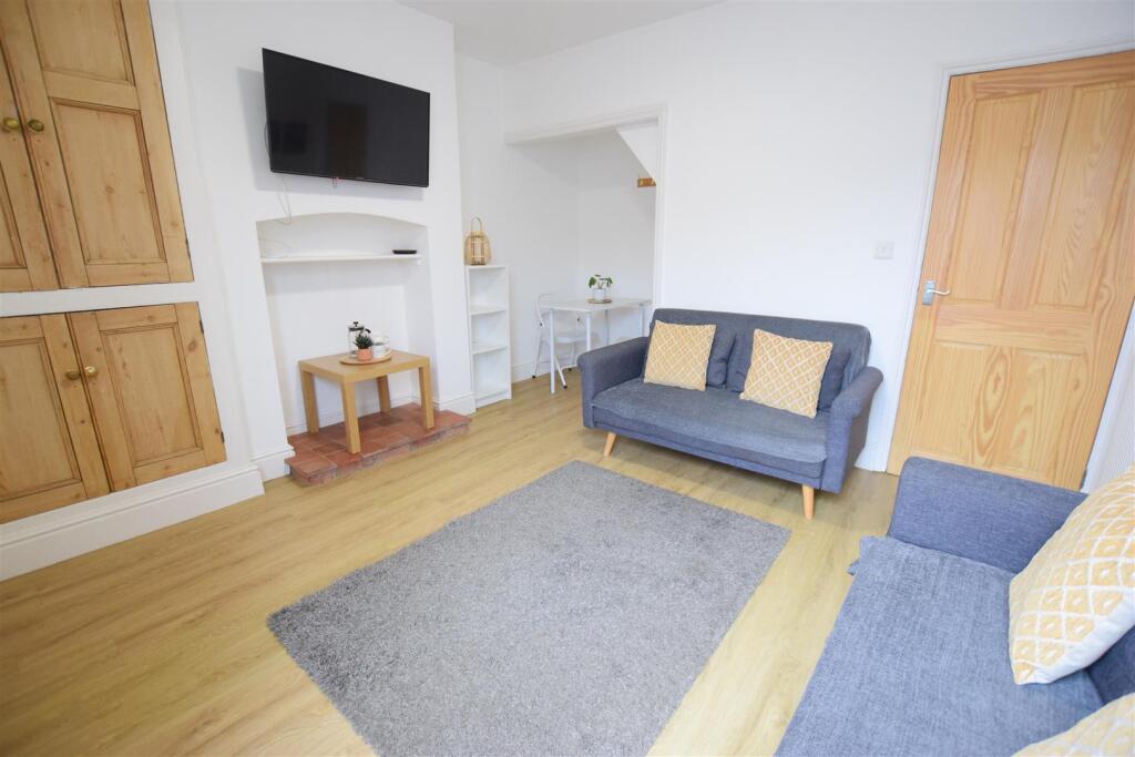 4 bed Mid Terraced House for rent in Lincoln. From Cloud Lettings Ltd - Lincoln