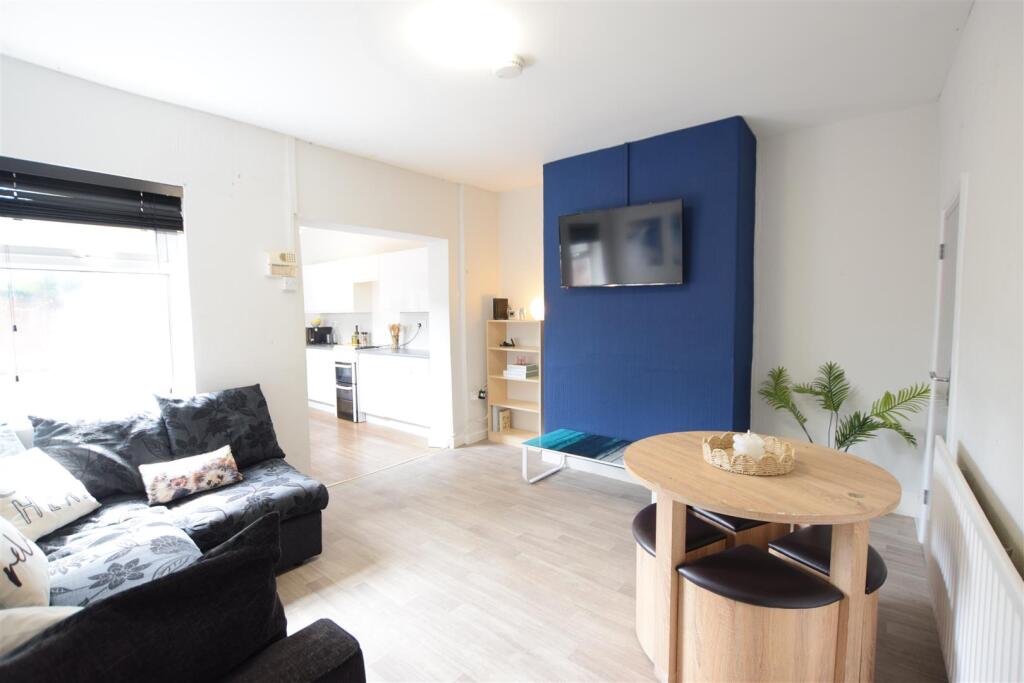 4 bed Mid Terraced House for rent in Lincoln. From Cloud Lettings Ltd - Lincoln