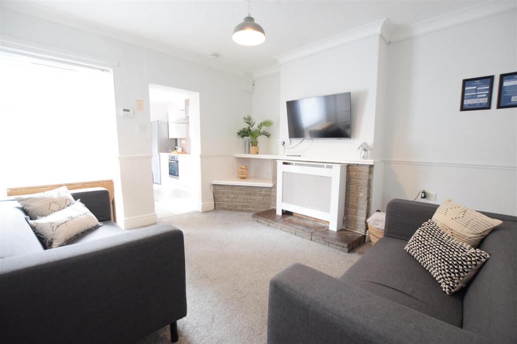 4 bed Mid Terraced House for rent in Lincoln. From Cloud Lettings Ltd - Lincoln