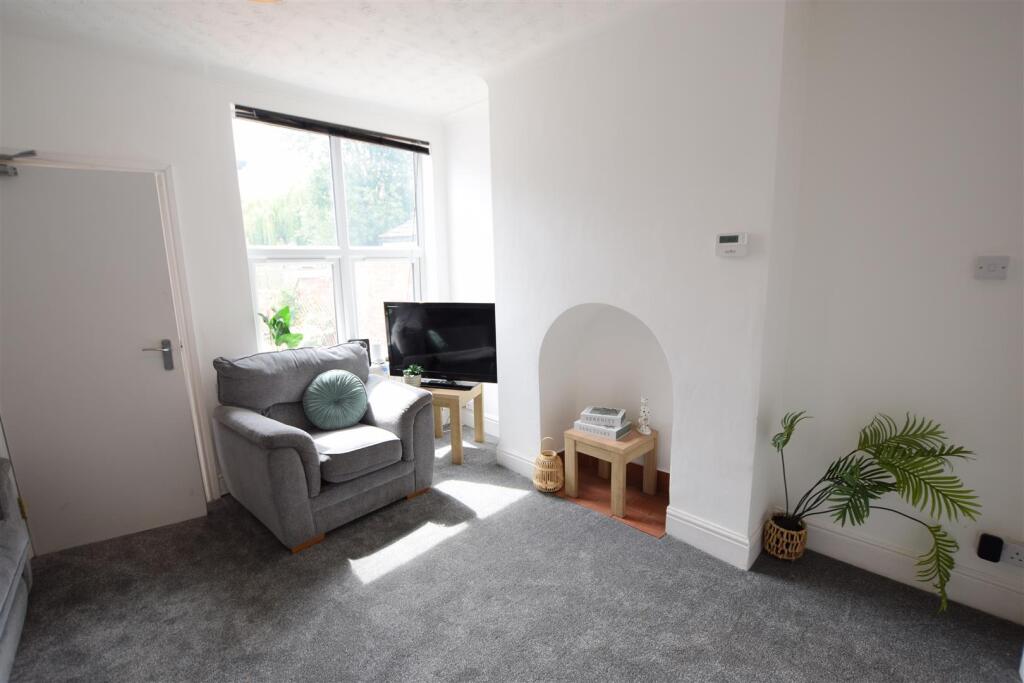 5 bed Mid Terraced House for rent in Lincoln. From Cloud Lettings Ltd - Lincoln