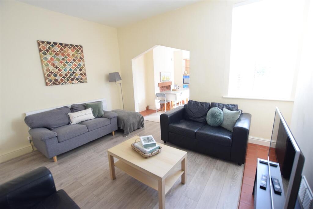 5 bed Mid Terraced House for rent in Lincoln. From Cloud Lettings Ltd - Lincoln