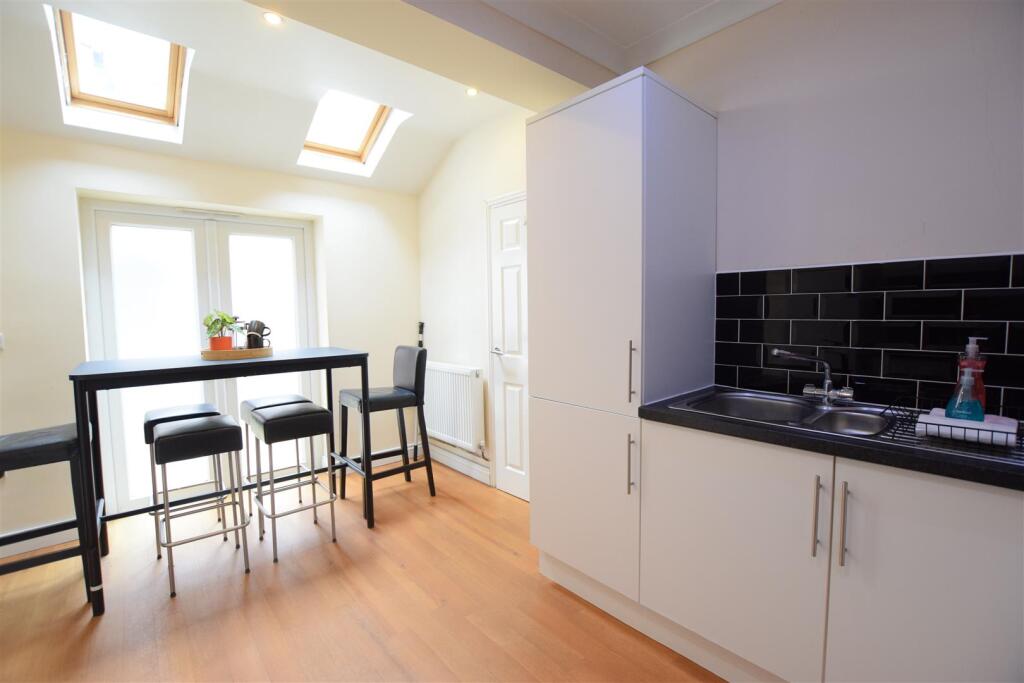 5 bed Mid Terraced House for rent in Lincoln. From Cloud Lettings Ltd - Lincoln