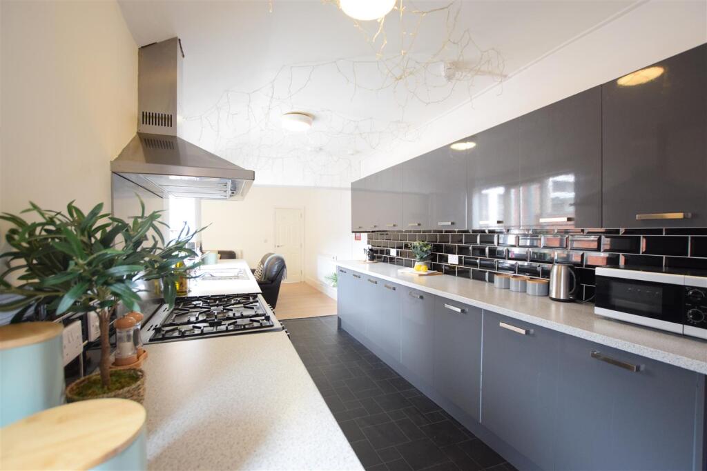 6 bed Mid Terraced House for rent in Harmston. From Cloud Lettings Ltd - Lincoln 6 bed Mid Terraced House for rent in Harmston. From Cloud Lettings Ltd - Lincoln