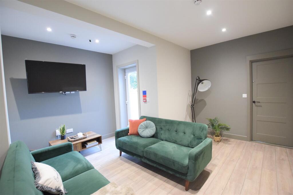 6 bed Mid Terraced House for rent in Lincoln. From Cloud Lettings Ltd - Lincoln