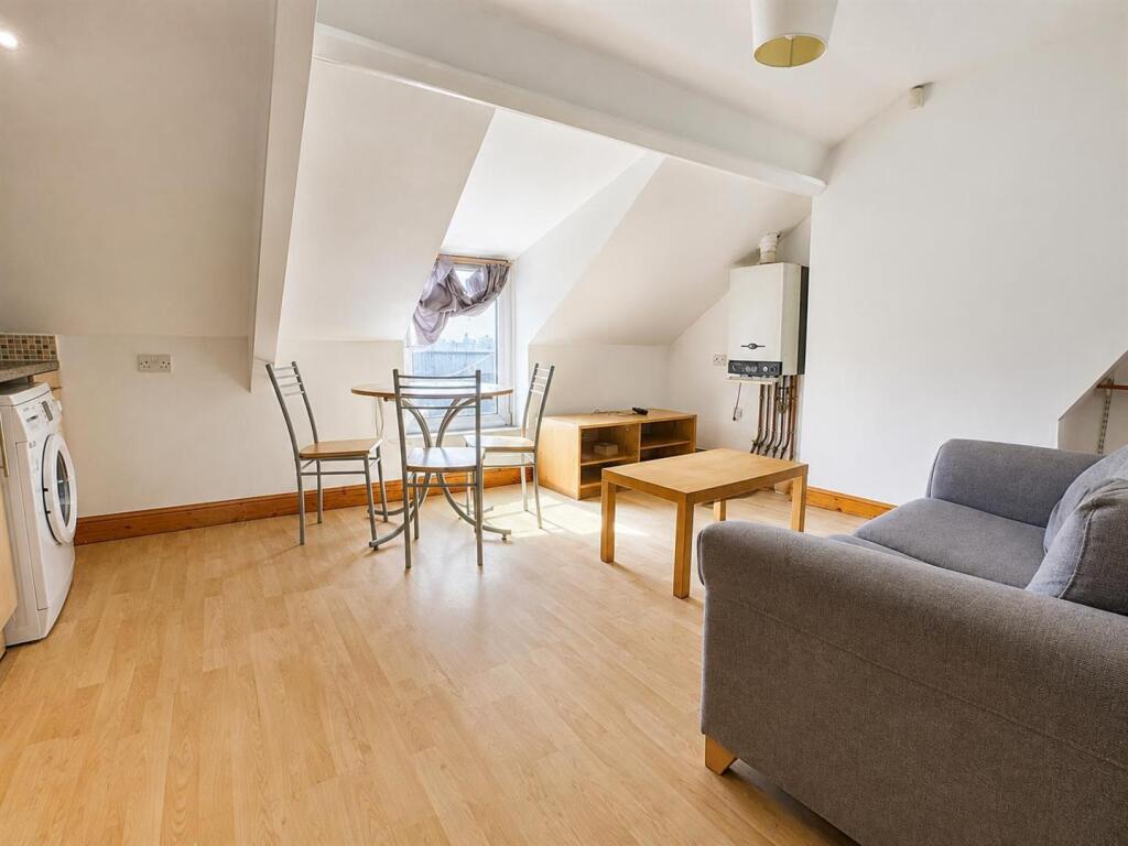 2 bed 1st Floor Flat for rent in Cardiff. From Jeffrey Ross - Roath