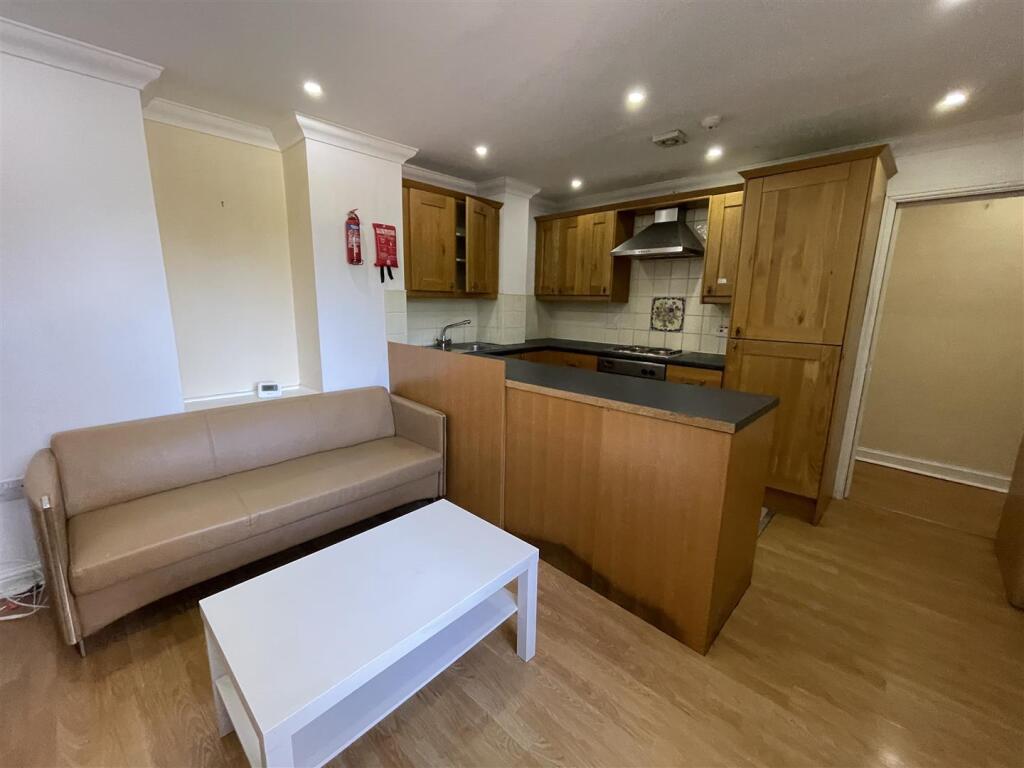 2 bed Apartment for rent in Cardiff. From JNR properties - Cardiff