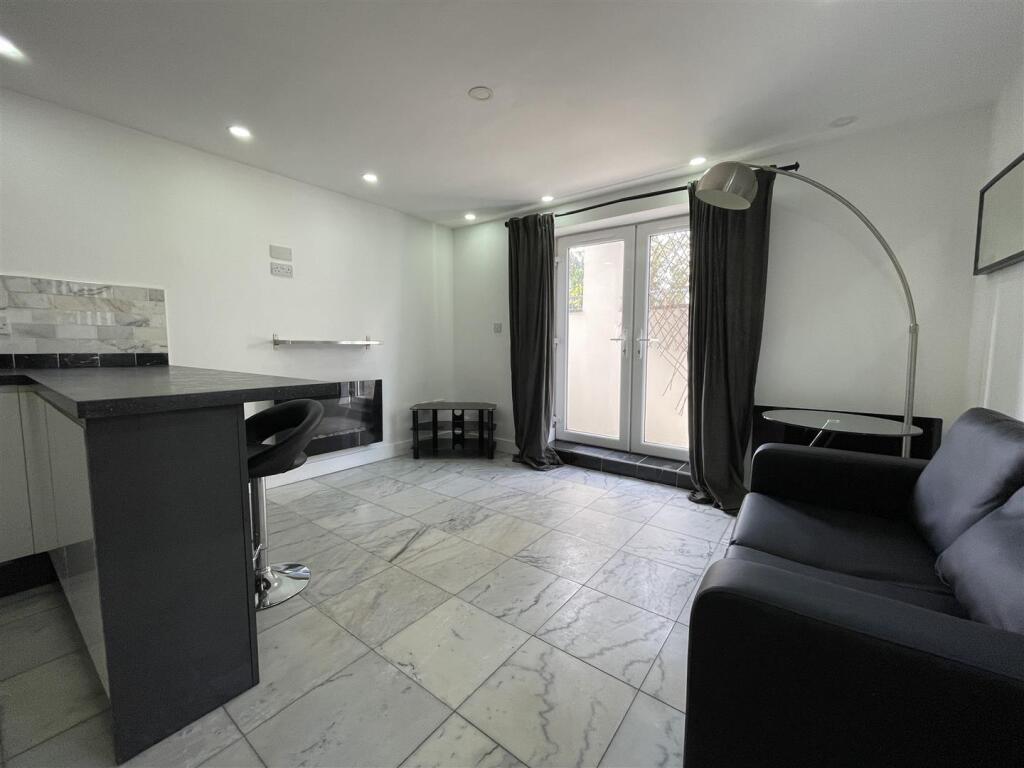 1 bed Apartment for rent in Cardiff. From JNR properties - Cardiff