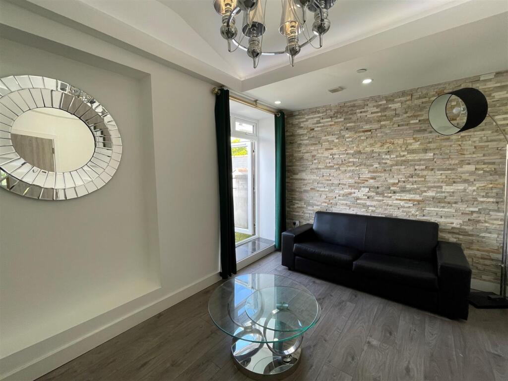 1 bed Apartment for rent in Cardiff. From JNR properties - Cardiff