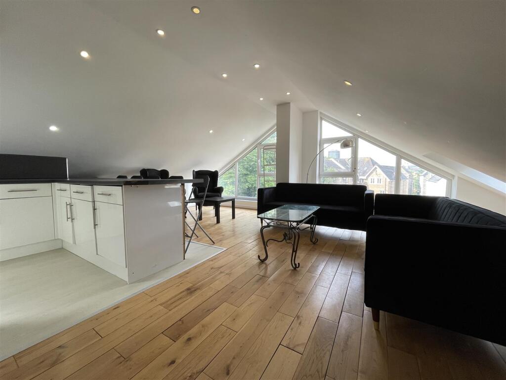 5 bed Apartment for rent in Cardiff. From JNR properties - Cardiff