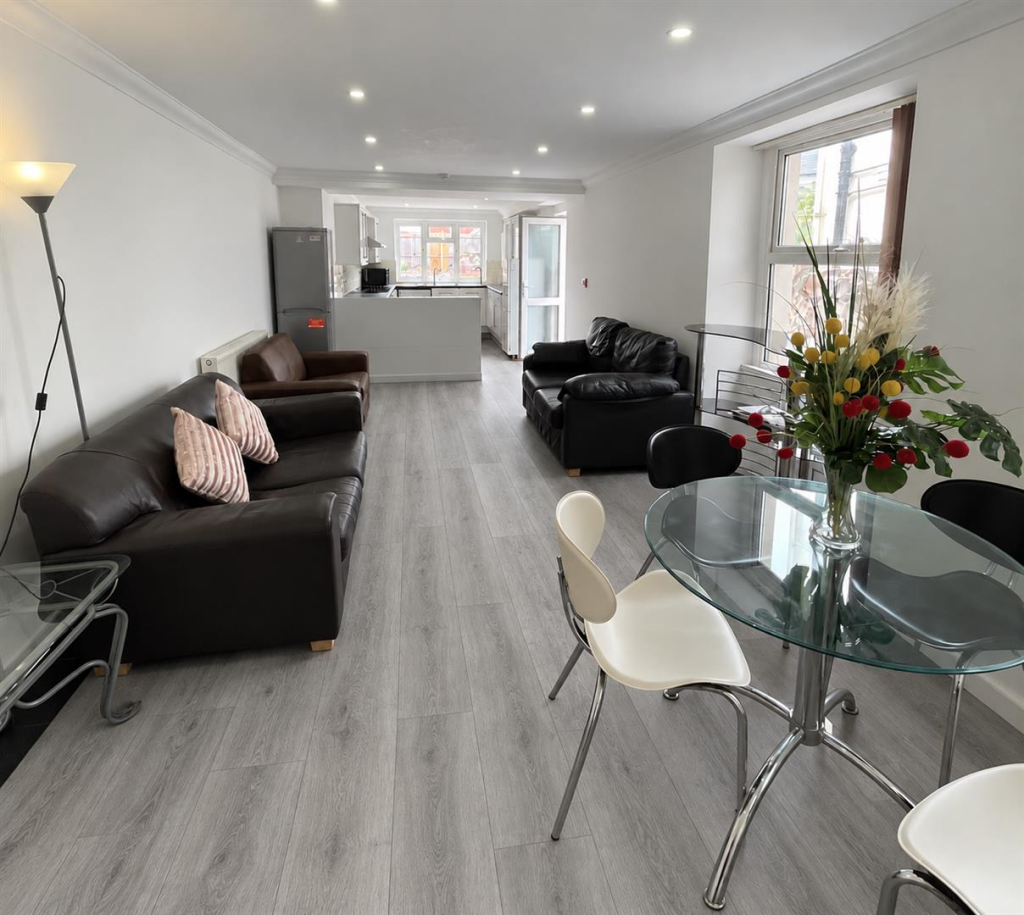 7 bed Mid Terraced House for rent in Cardiff. From JNR properties - Cardiff