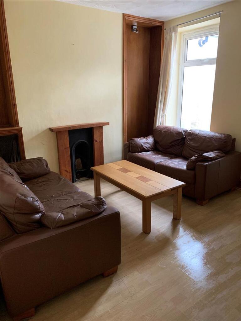 4 bed Mid Terraced House for rent in Cardiff. From JNR properties - Cardiff