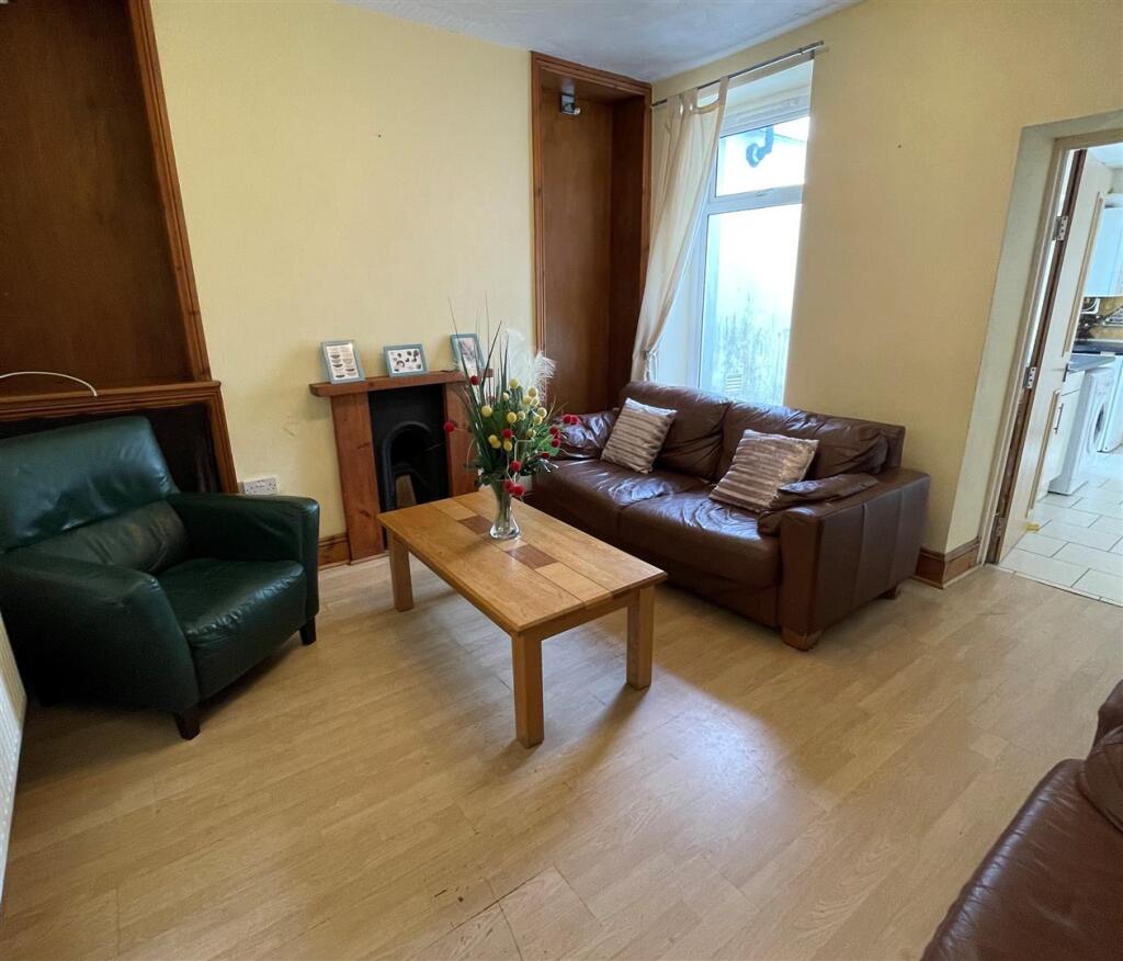 4 bed Mid Terraced House for rent in Cardiff. From JNR properties - Cardiff