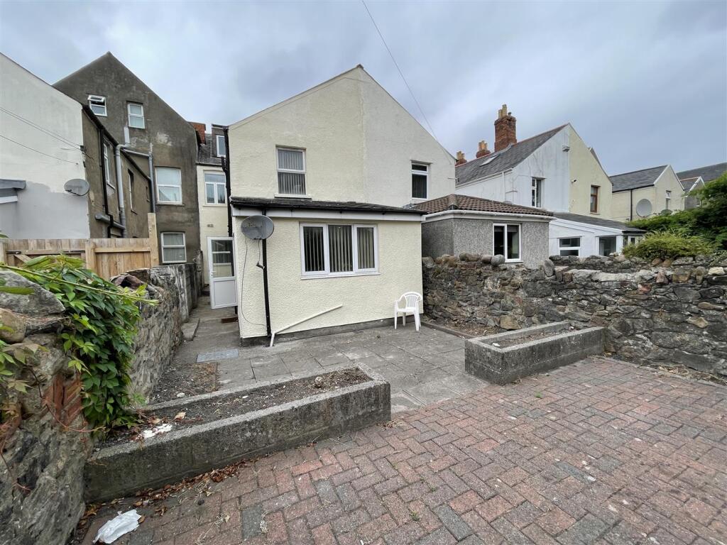 8 bed Mid Terraced House for rent in Cardiff. From JNR properties - Cardiff 8 bed Mid Terraced House for rent in Cardiff. From JNR properties - Cardiff