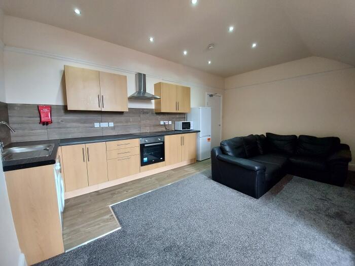 3 bed 1st Floor Flat for rent in Preston. From Jones Cameron Estate Agents - Preston