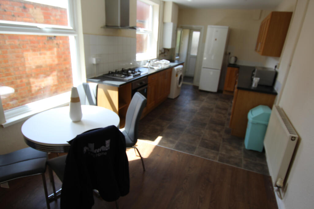 4 bed Mid Terraced House for rent in Northampton. From Key Home Limited - Northampton