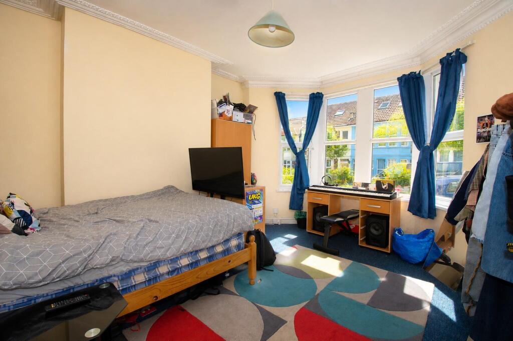 5 bed Mid Terraced House for rent in Bristol. From Kendall Harper - Bishopston 5 bed Mid Terraced House for rent in Bristol. From Kendall Harper - Bishopston